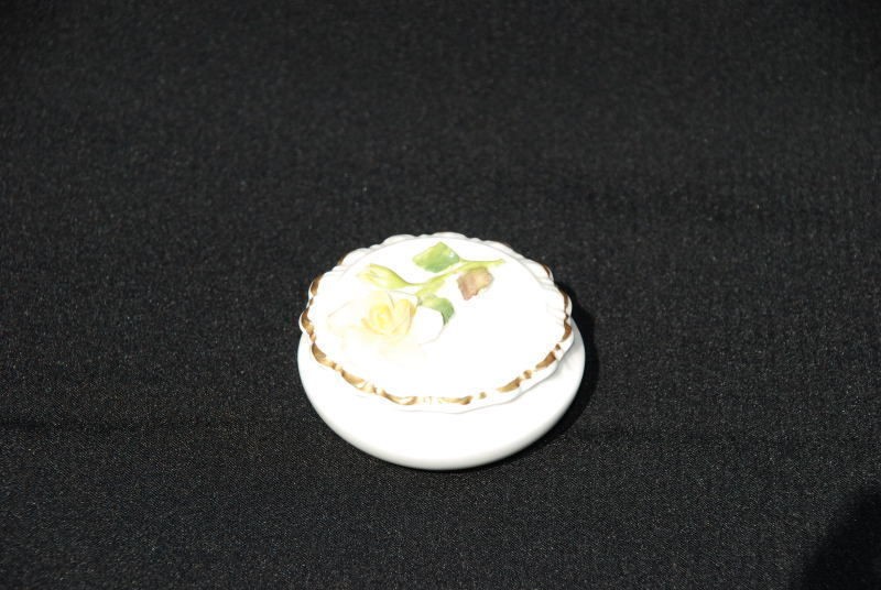 VINTAGE COALPORT ENGLAND BONE CHINA TRINKET RING BOX