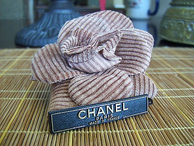 chanel brooch in Fashion Jewelry