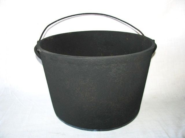 ANTIQUE CAST IRON KETTLE CAULDRON HANGING UNIQUE POT