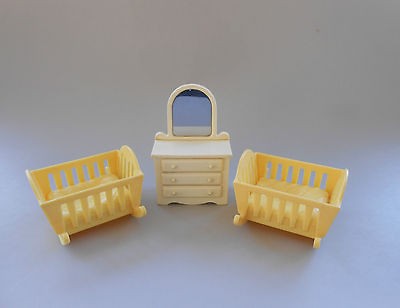 VTG FP LITTLE PEOPLE MINI DOLL HOUSE DRESSER & BABY BEDS