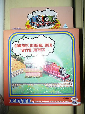   THE TANK ENGINE MINIATURES   CORNER SIGNAL BOX WITH JAMES   RARE