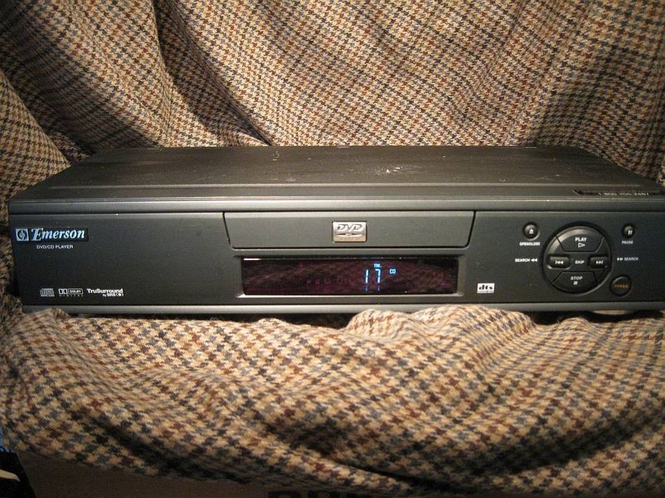 Emerson EWD7001 DVD / CD Player