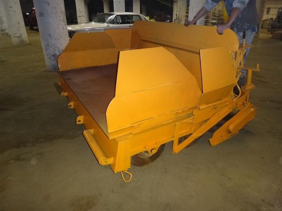 Asphalt Paver 122 X 53 , Runs Great W/ REBUILT Kohler Twin Engine.