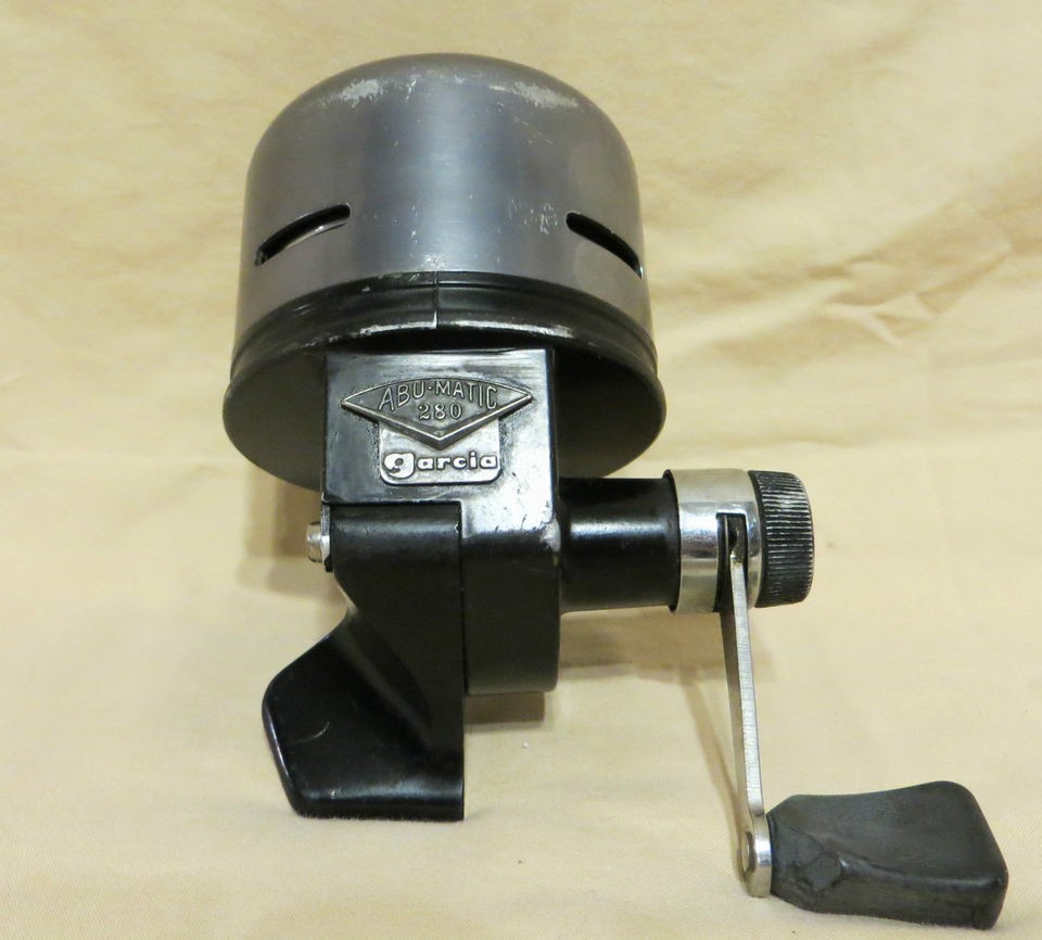 South Bend Proton Size 10 Spincast Fishing Reel Clam Pk Stainless