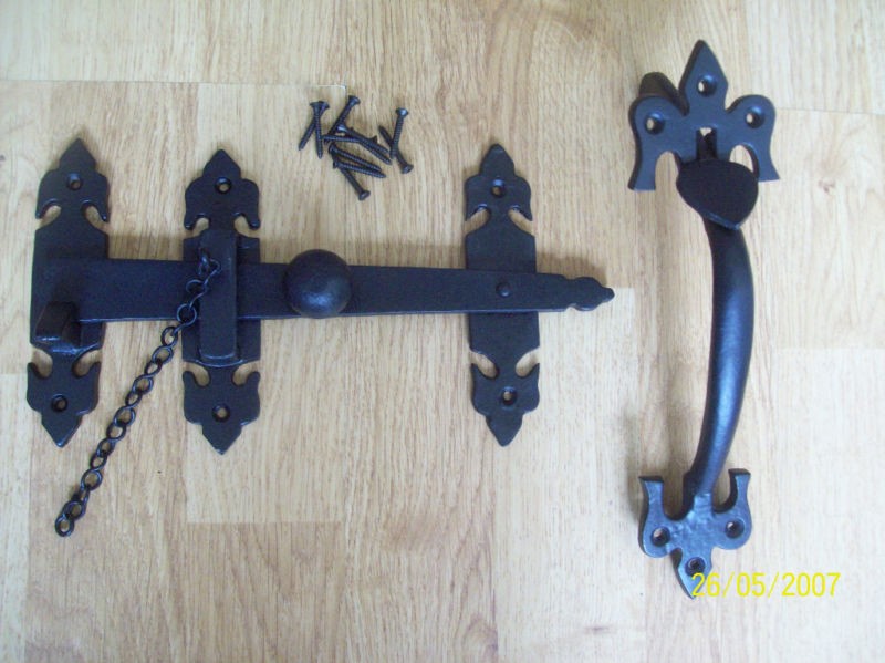 BLACK ANTIQUE FLEUR DE LYS SUFFOLK THUMB DOOR LATCH