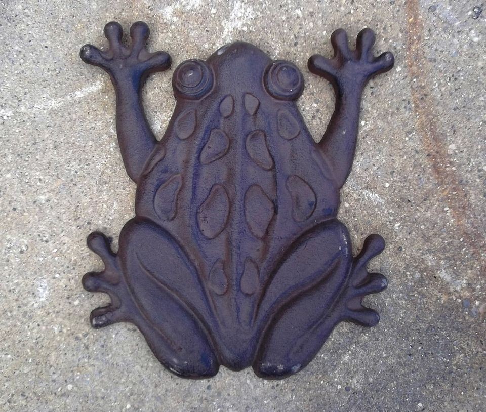 Cast Iron Frog Stepping Stone   Garden Accent   Metal Yard Decor 