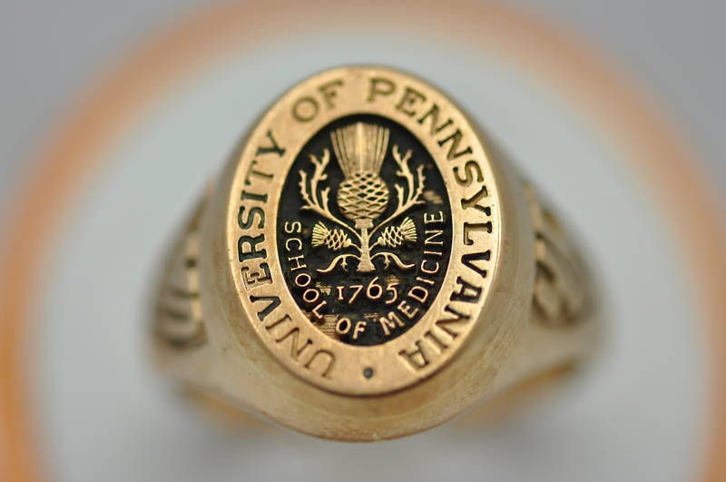 46 VINTAGE U PENN SCHOOL OF MEDICINE GOLD CLASS RING