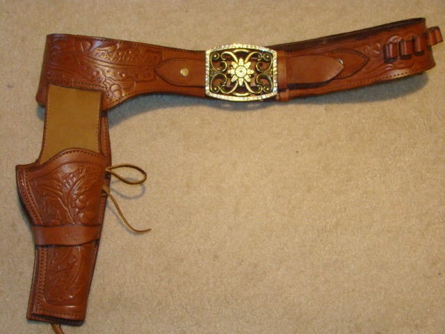 RHINESTONE COWBOY / COWGIRL LEATHER BUSCADERO, FAST DRAW HOLSTER, TYPE 