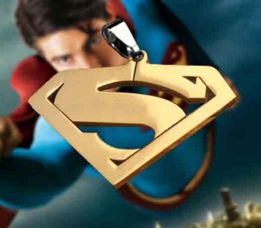 SMALLVILLE SUPERMAN 1 10 Clark Kent Gold Costume Titanium Pendant 