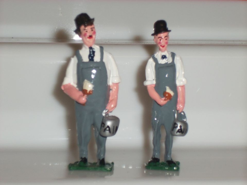 LAUREL AND HARDY PAINTERS METAL CIVILIAN CHARACTER FIGURE SET