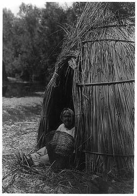 Construction,tule shelter,huts,lake Pomo,Indians,North American 