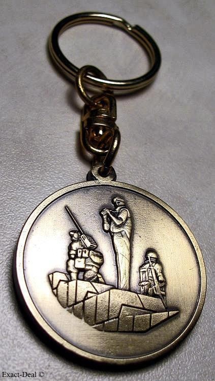 canada u n national peacekeeping monument key chain from canada