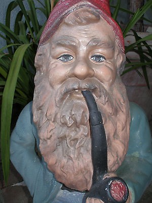 VINTAGE GARDEN LEPRECHAUN GNOME ELF SMOKING A PIPE CEMENT STATUE~W 