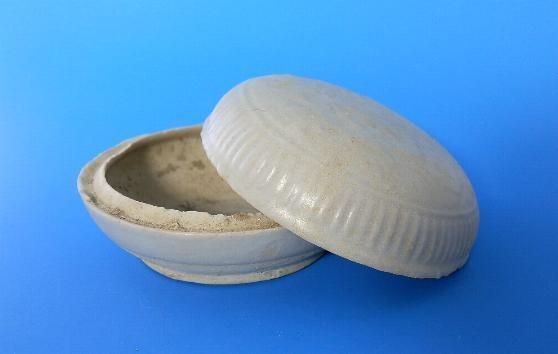 superb tek sing shipwreck fine white porcelain box f724 from