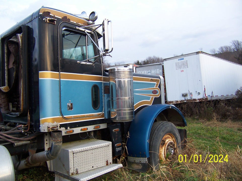 1981 peterbilt truck battery boxes  170 00