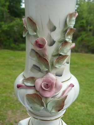STUNNING VINTAGE PORCELAIN TABLE LAMP WHITE & APPLIED PINK FLOWERS 30 
