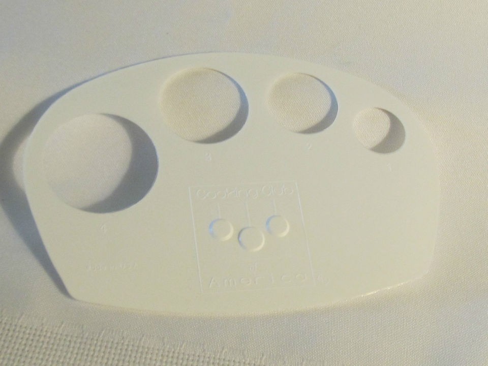 Cooking Club of America White Plastic Pasta Spaghetti Measure Scraper 