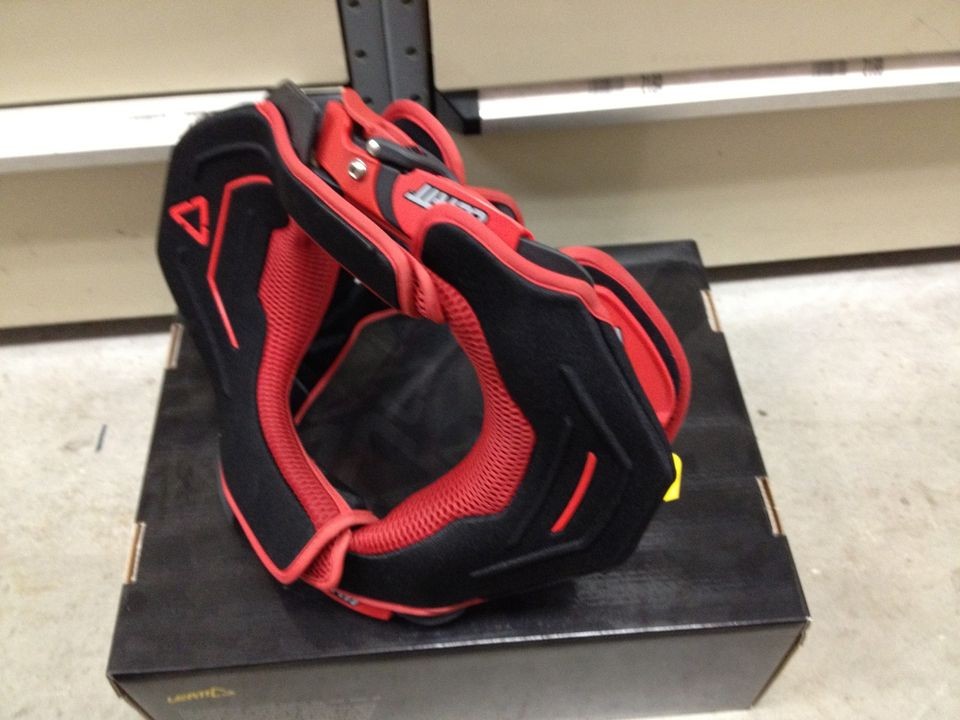 Leatt GPX Club 2 II Neck Brace   Red/Black size SMALL   New In Box