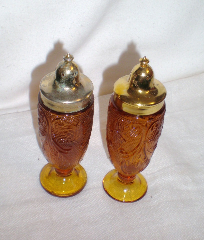 TIARA GLASSWARE AMBER SANDWICH SALT AND PEPPER SHAKER SET