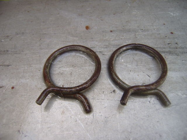 CUSHMAN TRUCKSTER HAULSTER OMC 18 & 22HP INTAKE RUBBER T CLAMPS PART 