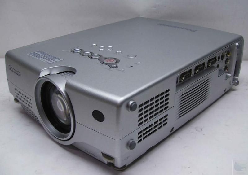 Panasonic PT L735U Digital Projector LCD HD 16 9 2600 Lumens