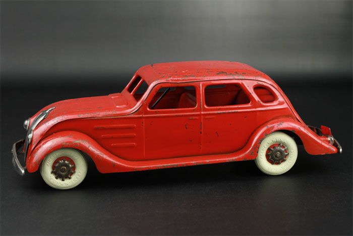 Vintage Kingsbury Airflow Sedan Clockwork Car Red 14