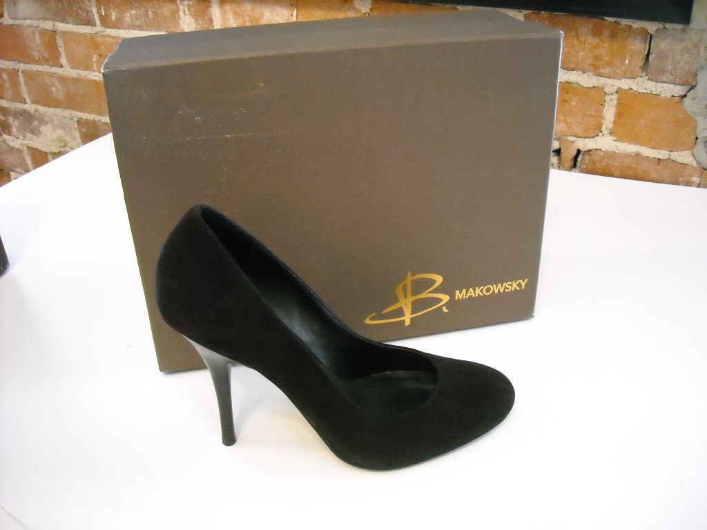 description b makowsky pumps this auction is a brand new