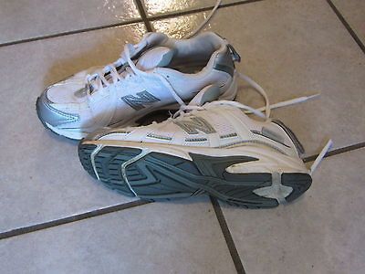 New Balance running shoes 420 size 7 white with gray accents pre owned