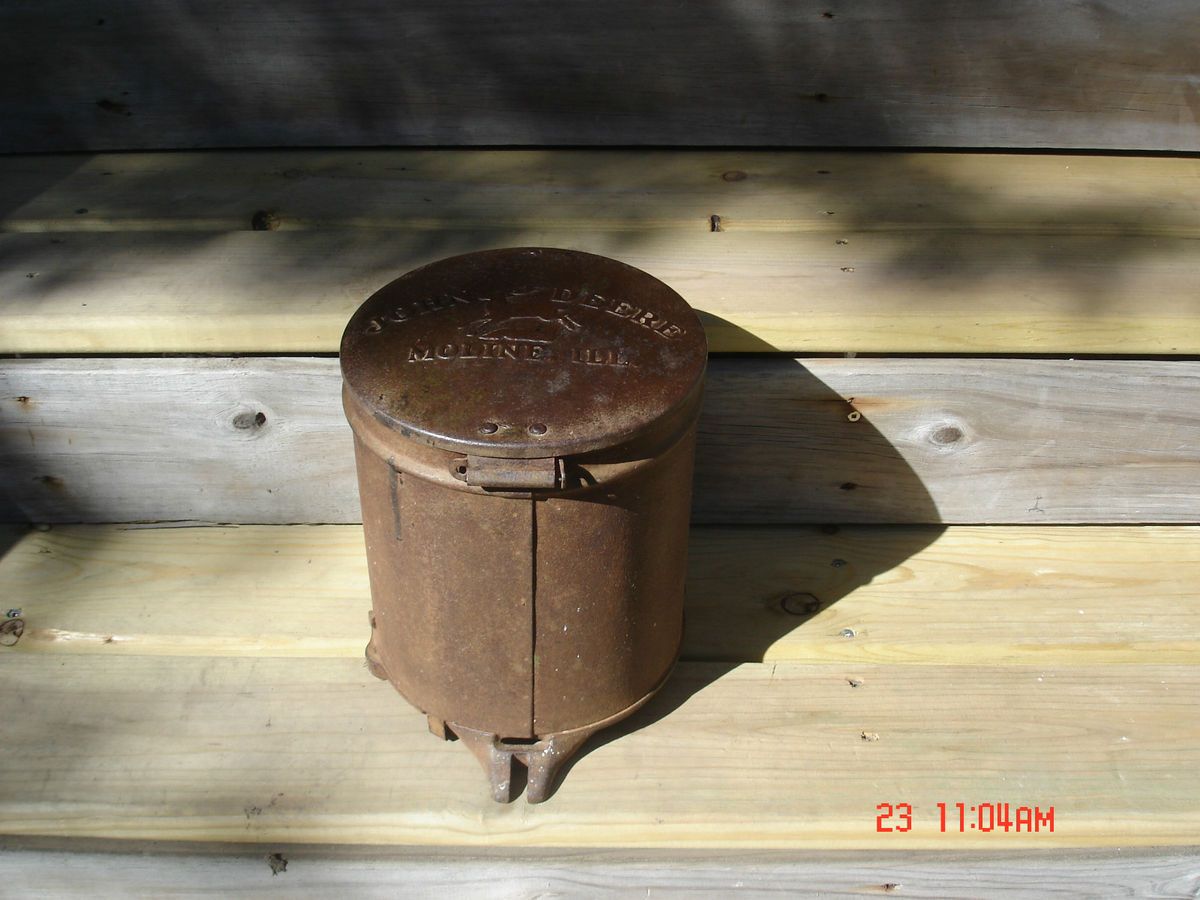 ANTIQUE JOHN DEERE SEED PLANTER BOX W/LID CAST IRON & METAL 4 LEGGED 