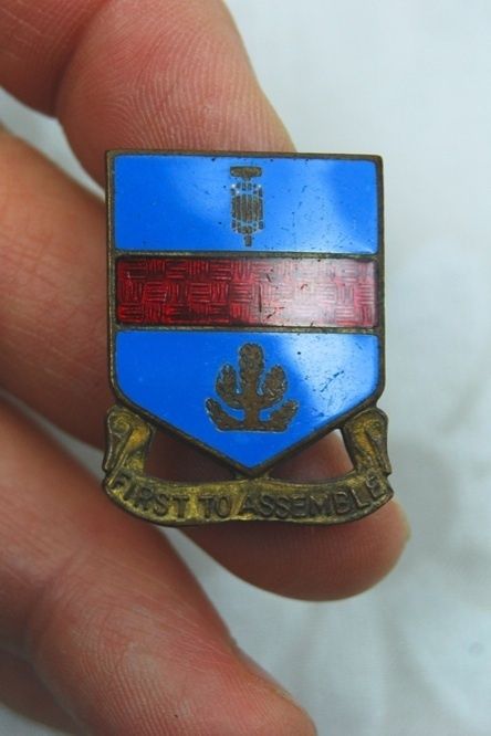   Military Screw Back Unit Crest First to Assemble Lapel Pins 