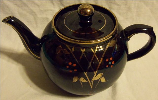 Old English Hand Painted Arthur Wood Teapot 3673 Gold Trimmed
