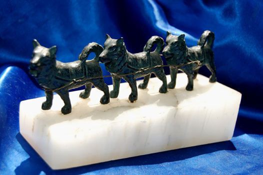 Antique metal dog Marble Spitz Eskimo sled dog Samoyed husky dog 