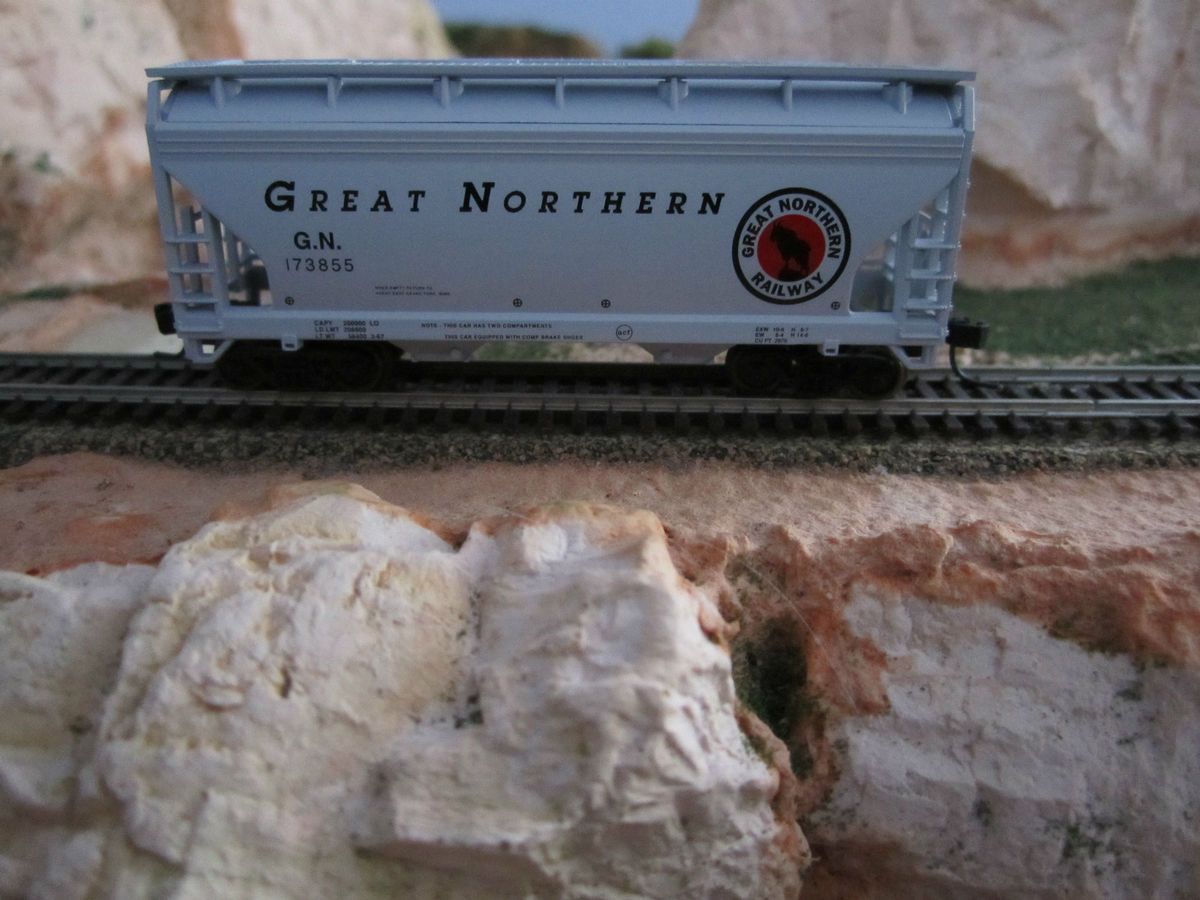 scale ATLAS ACF 2 Bay Centerflow hopper/GREAT NORTHERN road #173855 