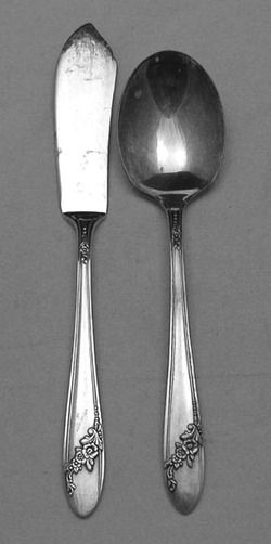   Silverplate Flatware Queen Bess Floral Sugar SPN Butter Knife