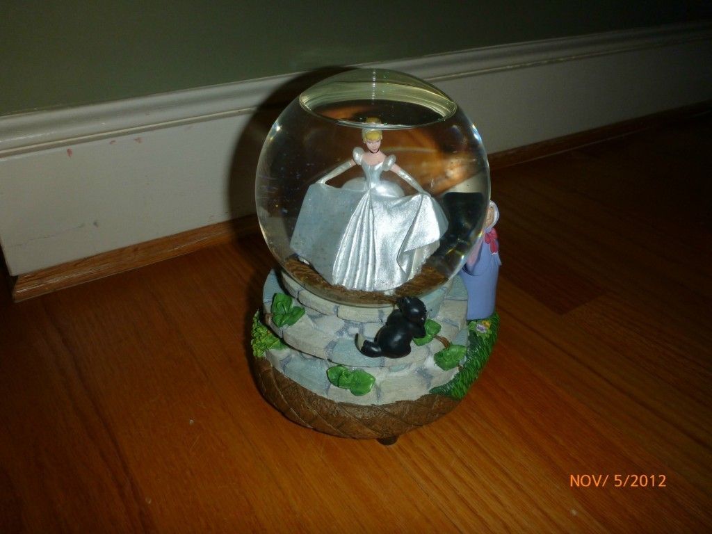 Disney Cinderellas New Dress Snowglobe Bibbidi Bobbidi Boo