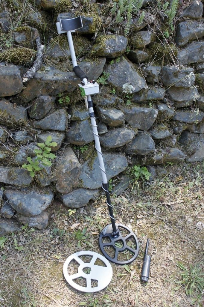 Like New Tesoro Cibola Metal Detector and Bounty Hunter Pin Pointer 