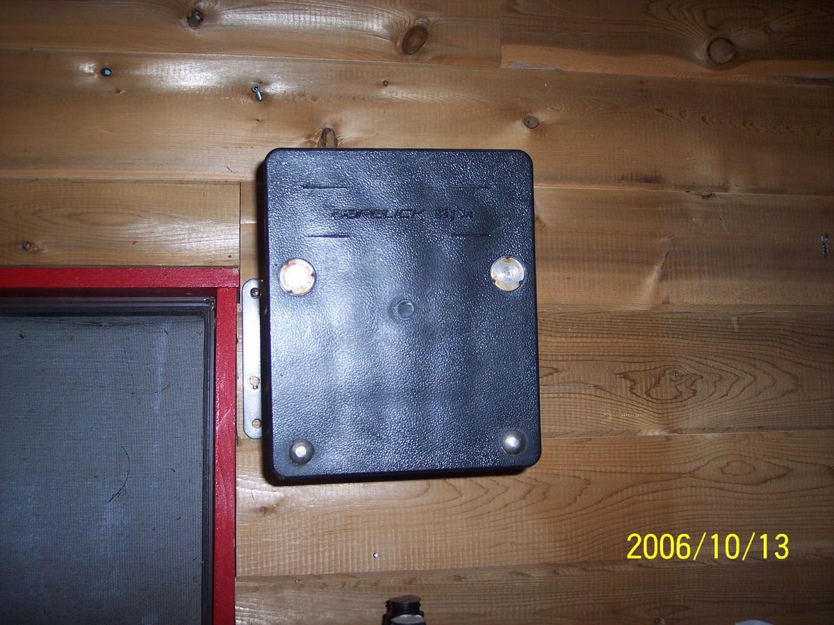 Transom mount brackett for small outobards to 15 hp kicker motor