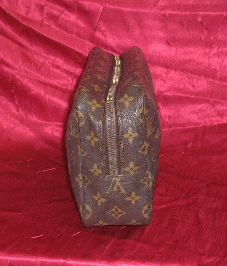 Louis Vuitton Trousse Toilette 28 Cosmetic Pouch M47522 Travel Porch 