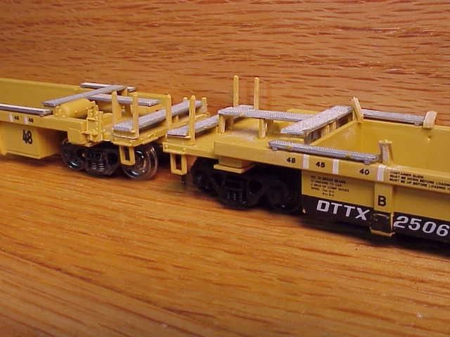   type ttx intermodal trailer flats 4 articulated cars plus with 5 end