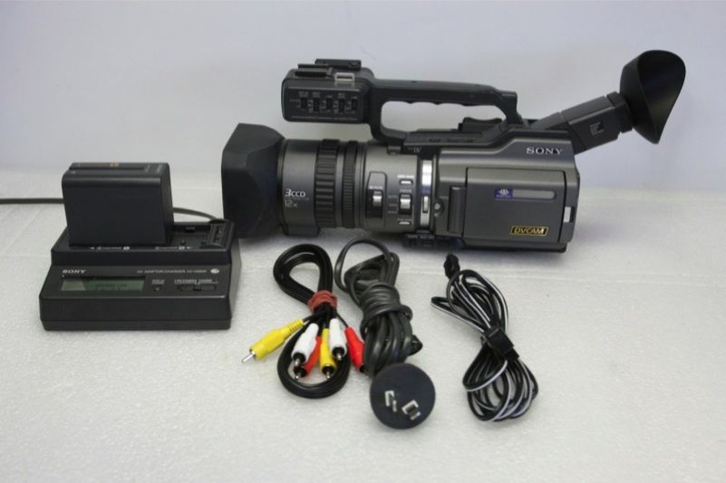   DVCAM 3CCD DSR PD150P PAL Professional Camcorder with Bundle 3