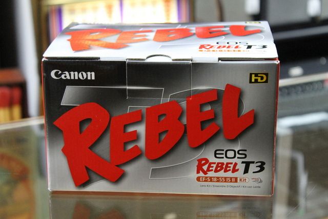 Canon EOS Rebel T3 /1100D 12.2 MP Digital SLR Camera   Black   Kit