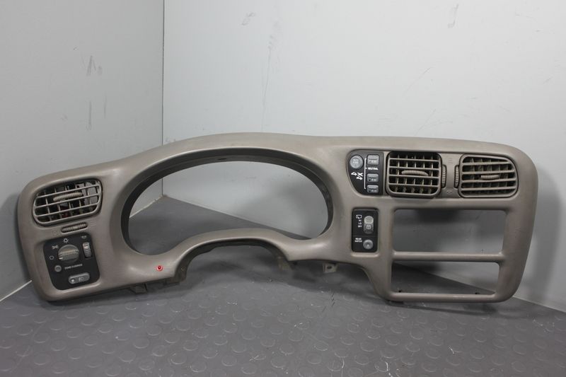 98 05 Chevy Blazer Bravada Sonoma S10 Dash Bezel Vent Surround Trim 