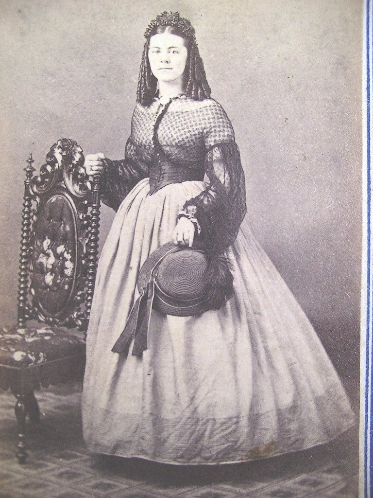   GORGEOUS FASHIONABLE WOMAN w RINGLETS HAT CRINOLINE Circleville OH