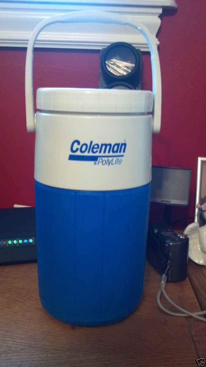 Red Coleman Water Drinking Cooler Thermos Polylite Half Gallon Jug 5590 