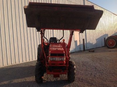 Kubota L2900 4x4 Compact Tractor w LA480 Loader Attachment 1535