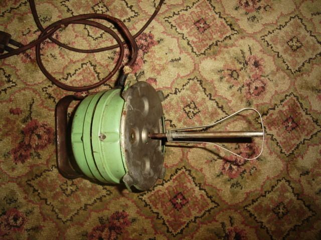 Antique Electric Hand Mixer Green w Cloth Cord Works