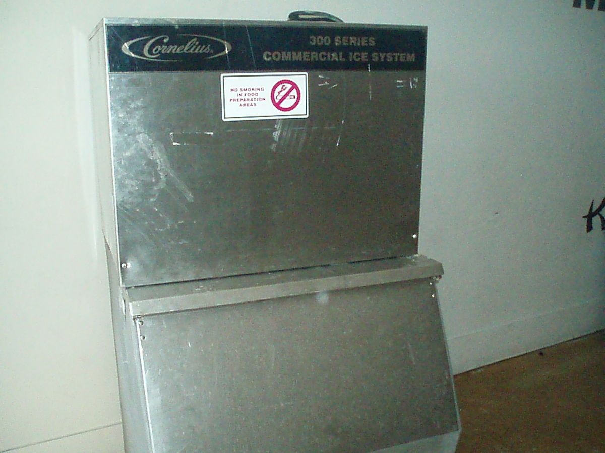 CORNELIUS ICE MACHINE ICEMAKER RESTAURANT CUBED ICE 300# ADAY W/BIN