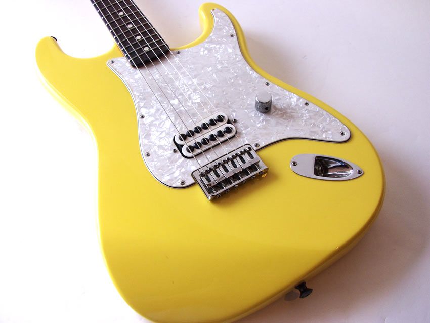 fender delonge grafitti yellow