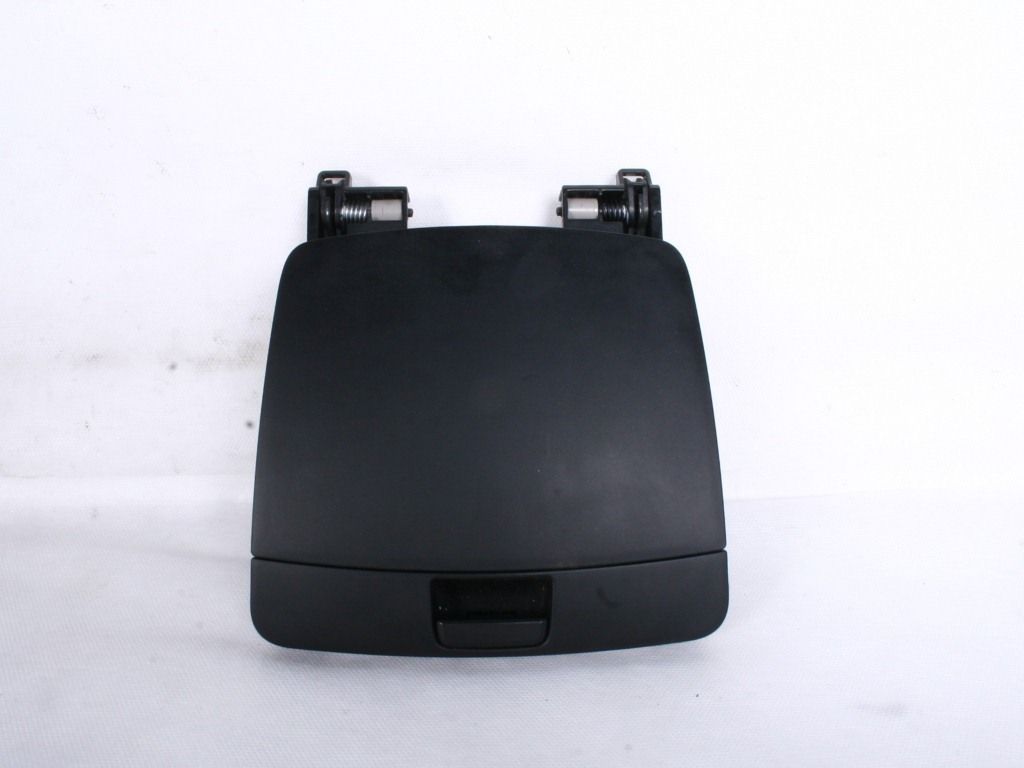 08 10 Hyundai i30 middle dashboard glove box