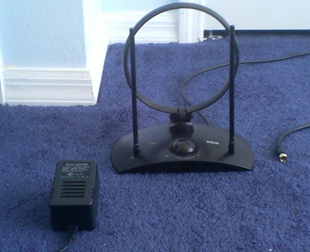 RCA Antenna HDTV Amplified Digital TV Antenna ANT200B Loop Style UHF